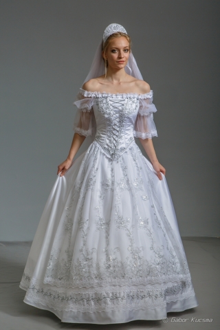 díszmagyar menyasszonyi ruha